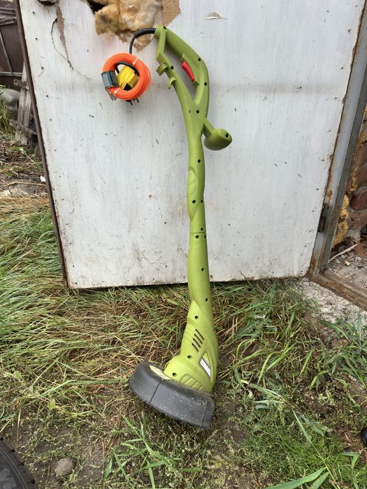 Продам электрический триммер для травы