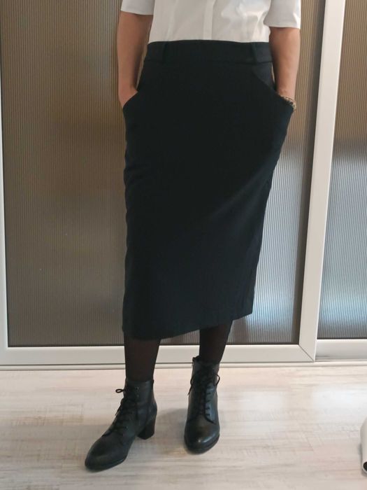 Черна пола тип молив