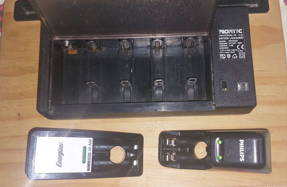 Incarcator pentru acumulatori Profitec, Energizer și Philips