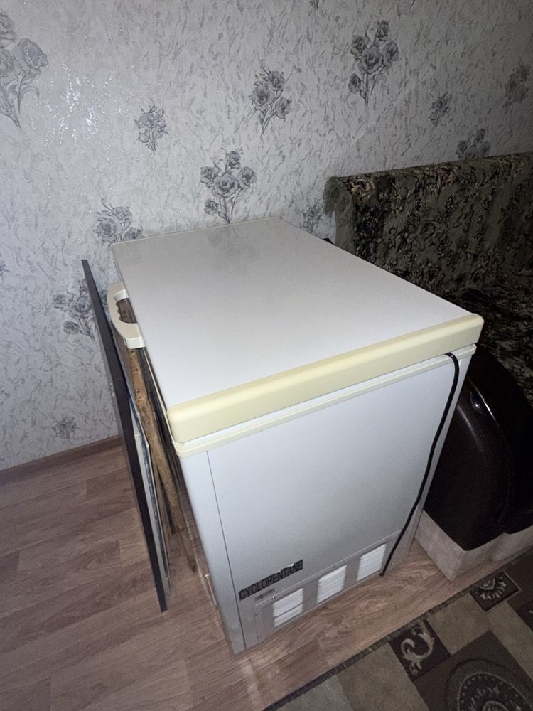 Морозильник, не работает, на запчасти можно