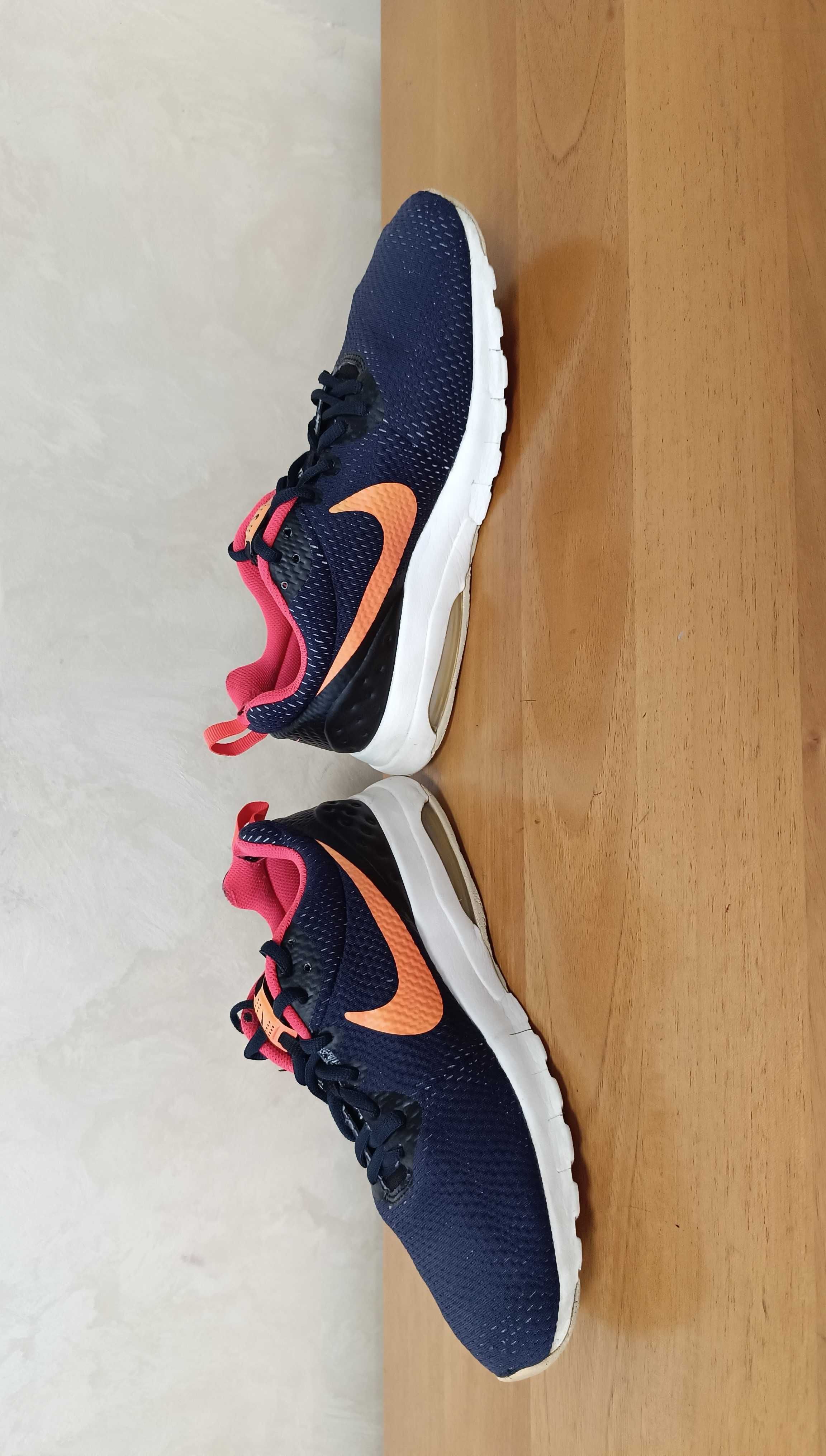 Nike Air Max Motion-В Добро Състояние