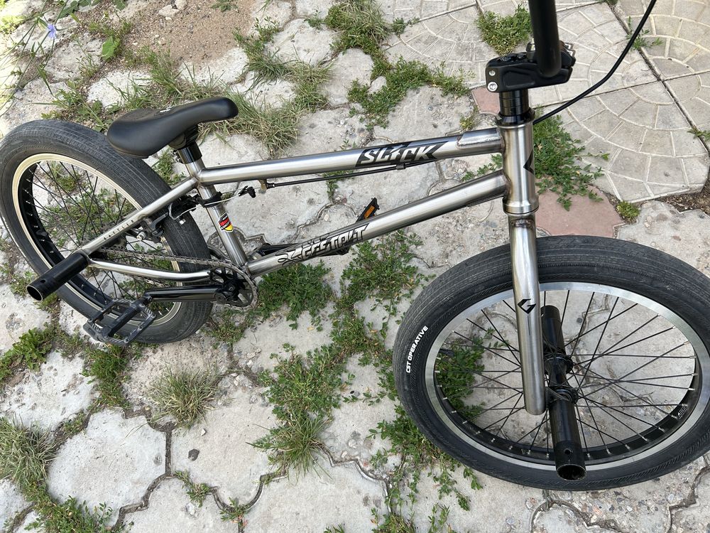 BMX в отличном состоянии, с пегами