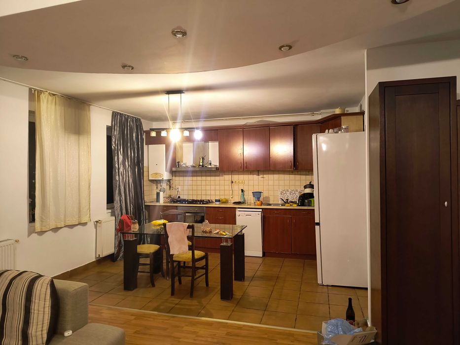 Caut colega de apartament
