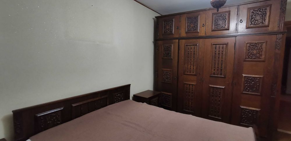 Set mobilier de dormitor din lemn masiv