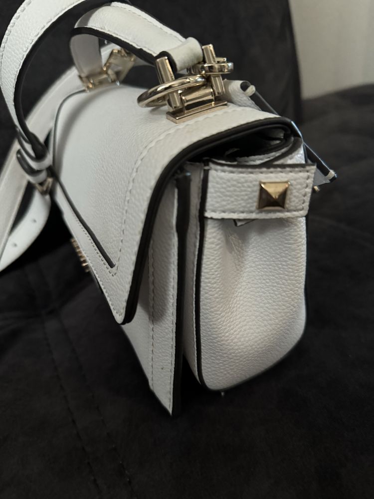 Дамска чанта Guess