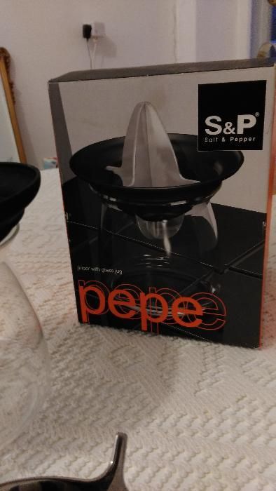 Salt&Pepper storcator citrice presa lamaie citrice carafa camping nou