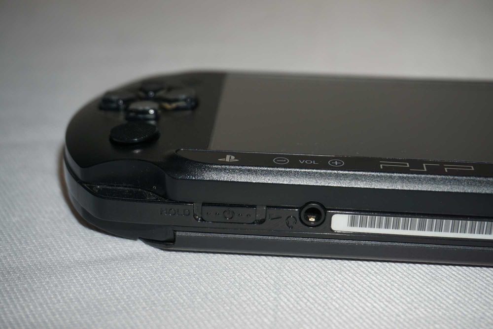 PSP Конзола E1008 + 11 Игри Gran Turismo/Killzone/Ghost Recon/Loco