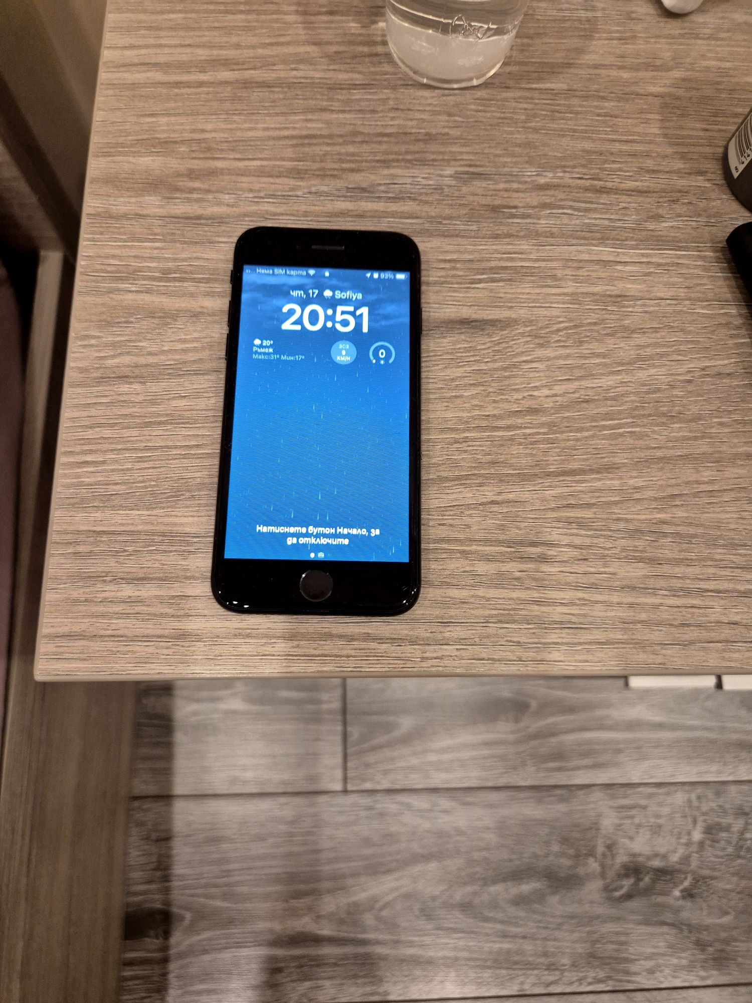 Продавам iPhone se 2