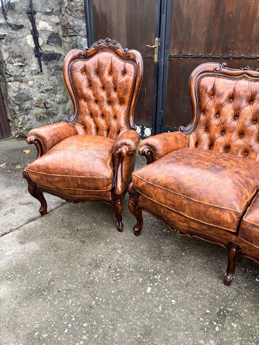 Canapea stil chestefield