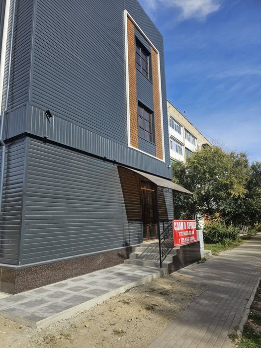 Сдам в аренду 3-х этажный ком помещение.Можно арендовать поэтажна