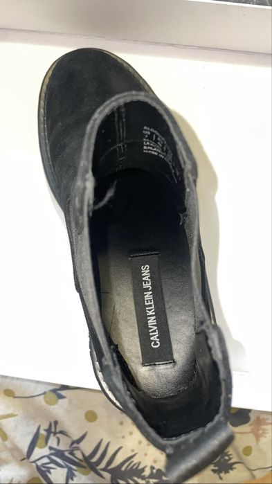 Стилни велурени боти