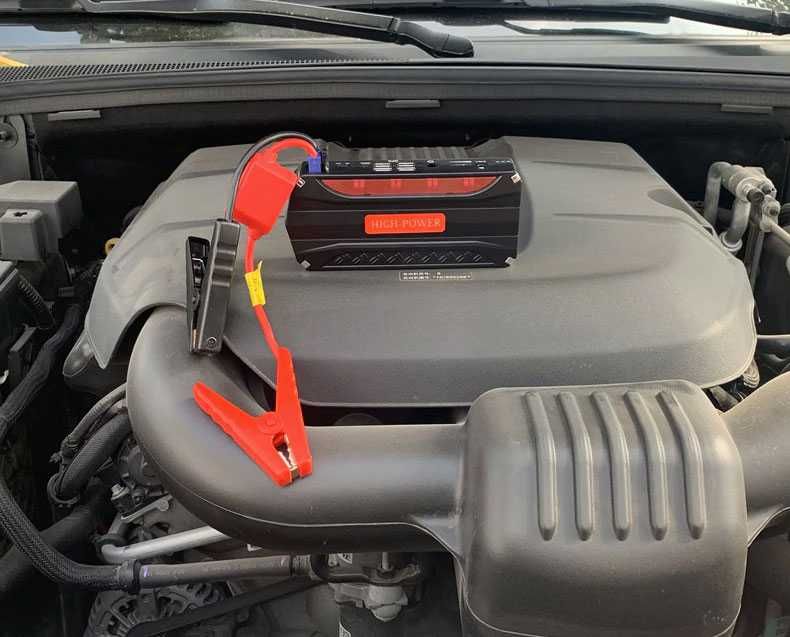 Jump Starter + Power Bank, устройство для запуска мотора автомобиля