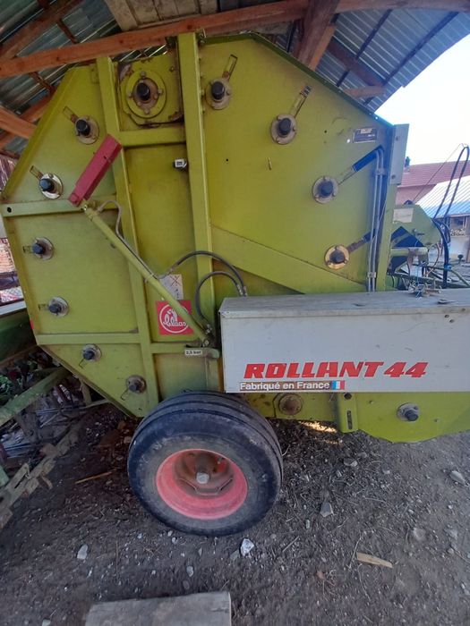 Vând tractor renault R3164