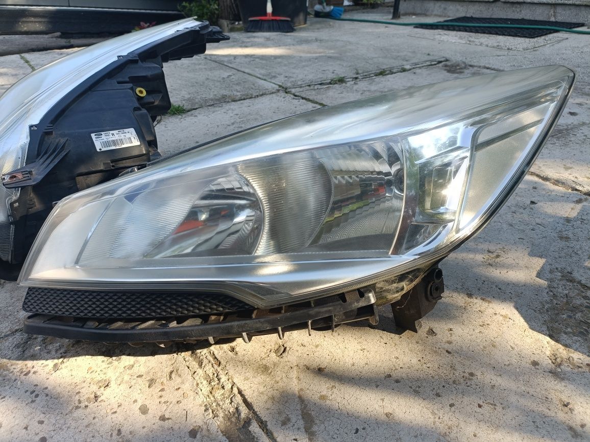 Set faruri Ford Kuga 2 in stare foarte bună