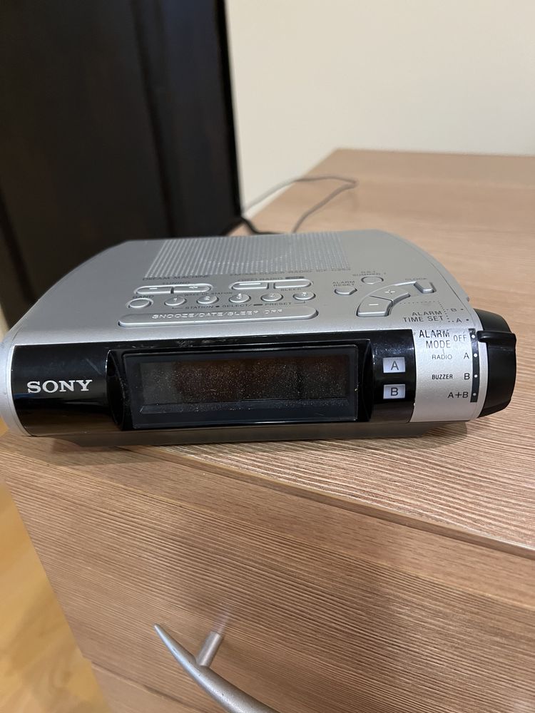 Радио часовник / будилник Sony