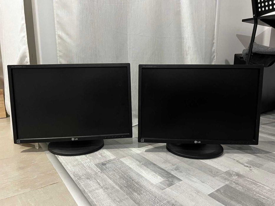 Монитор LG Flatron E2210pm-bn 22'  2бр. без забележки