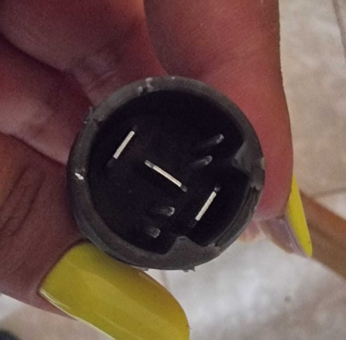 Încărcător yamaha 42v 4a