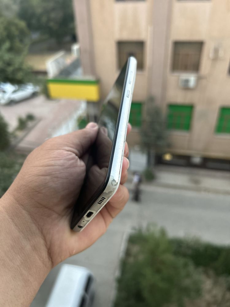 A 32 samsung sotiladi 4/64 gb