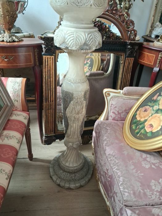 Ваза  с пиедестал