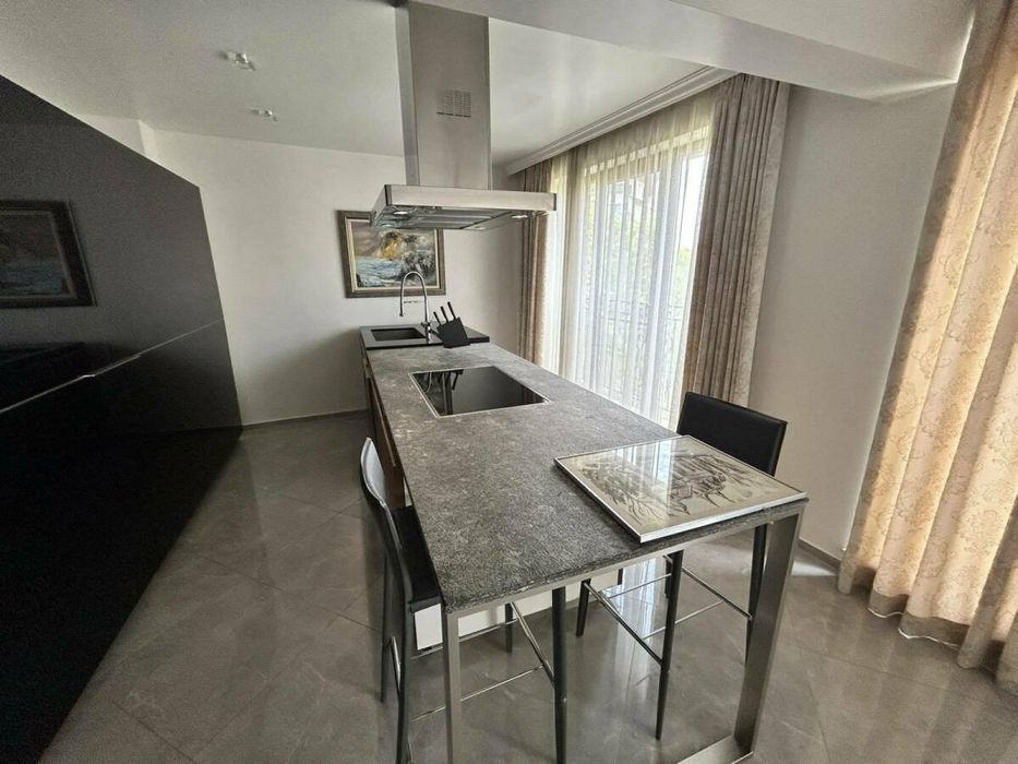 Дава се под наем Многостаен апартамент в Варна, Център - 200 кв.м за 1800 € - Снимка #8