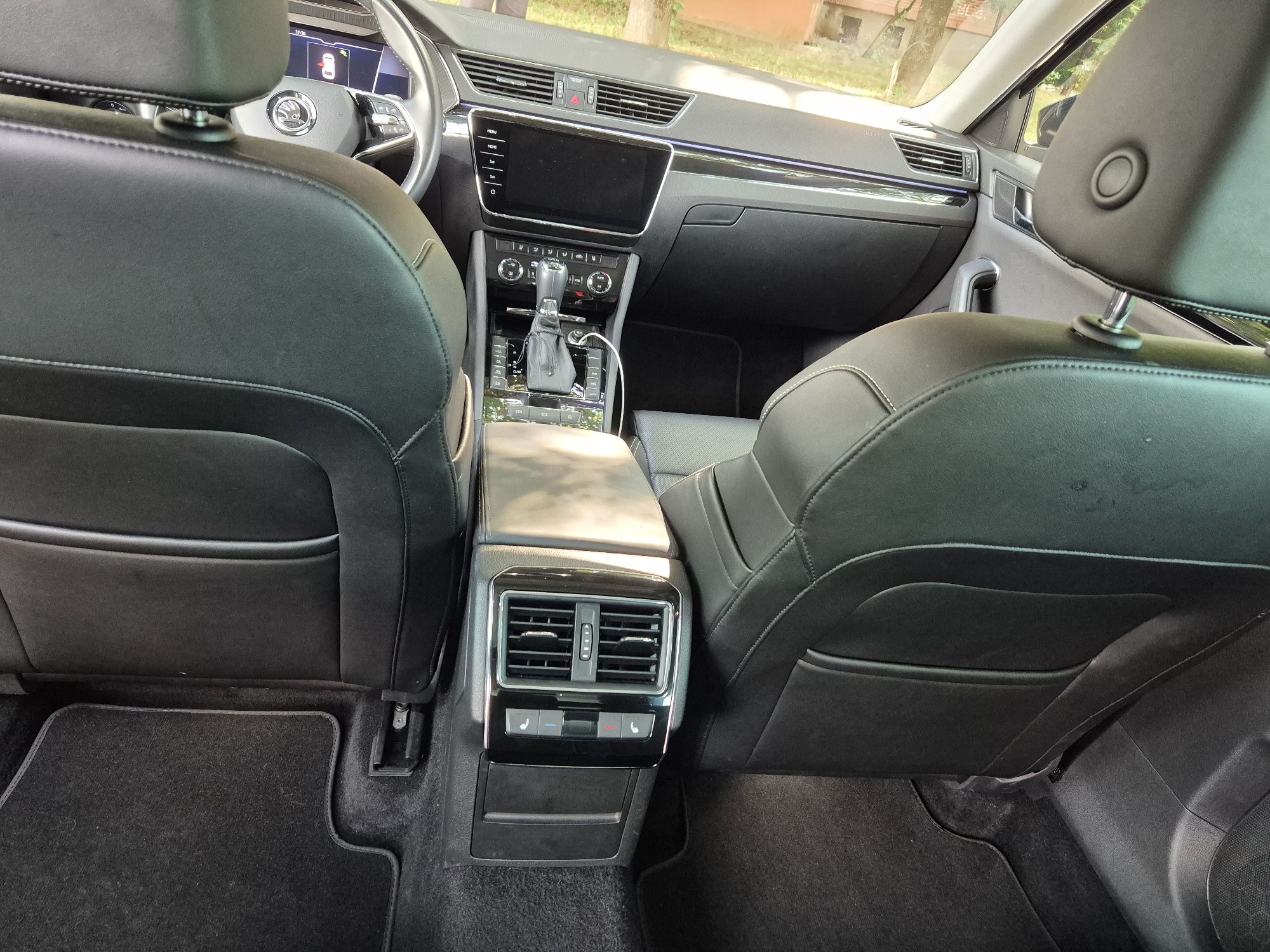 Skoda Superb Combi PlugIn DSG Laurin&Klement Matrix Ambientale
103.011