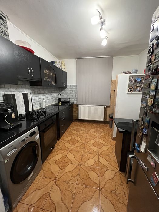 Apartament 3 camere de vanzare in Calimanesti