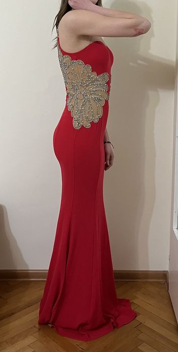 Дълга бална рокля,по тялото.