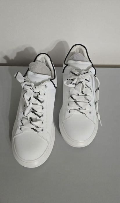 Vand Alexander McQueen