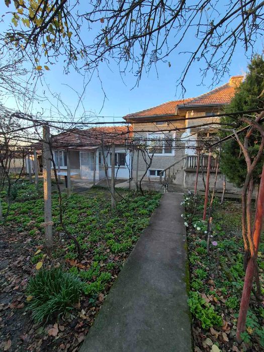 Продавам къща в село Янтра, общ. Горна Оряховица