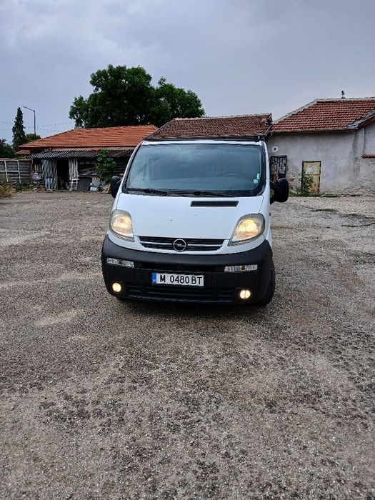 Продавам бус опел виваро