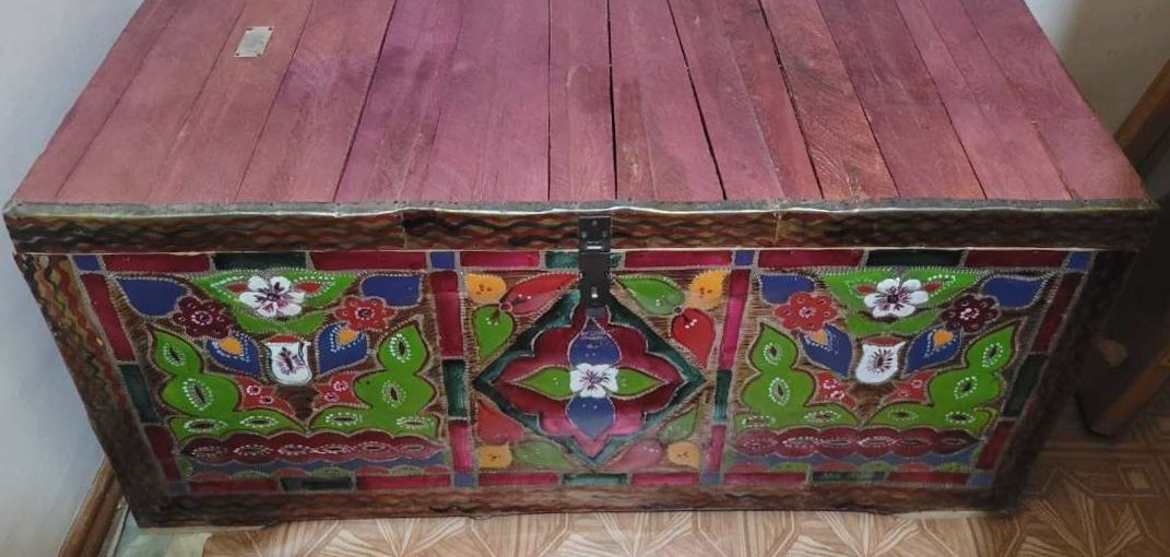 Продаётся старинный деревянный расписной сундук