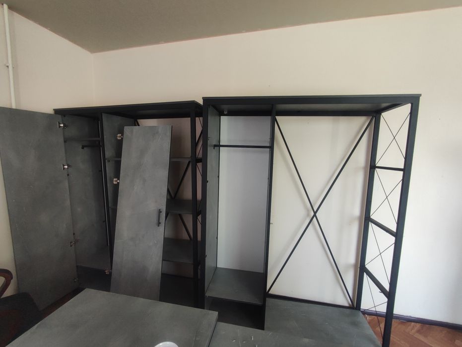 Mebil ustasi mebil yig'ish