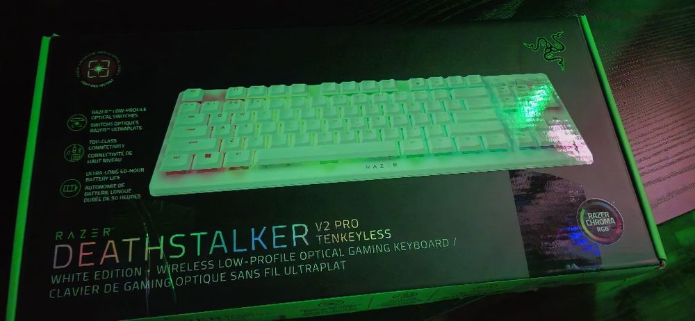 Tastatură SteelSeries și Razer