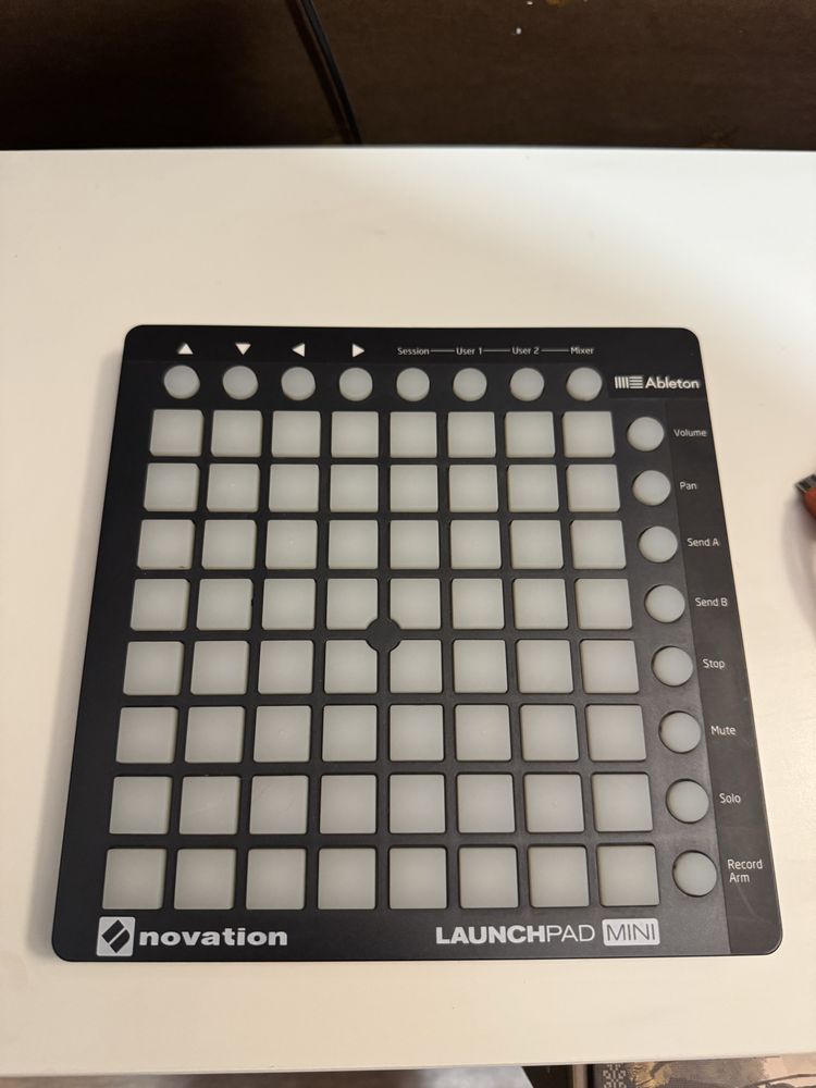 Контроллер для Ableton и FL Studio Novation Launchpad mini MK2