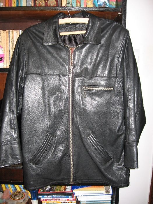 Haina de piele ca noua