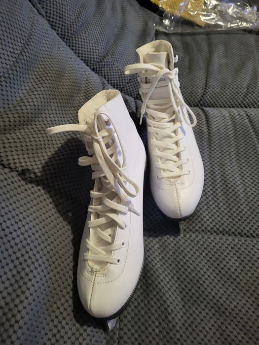 Новые коньки фигурные, производство Россия,  40р