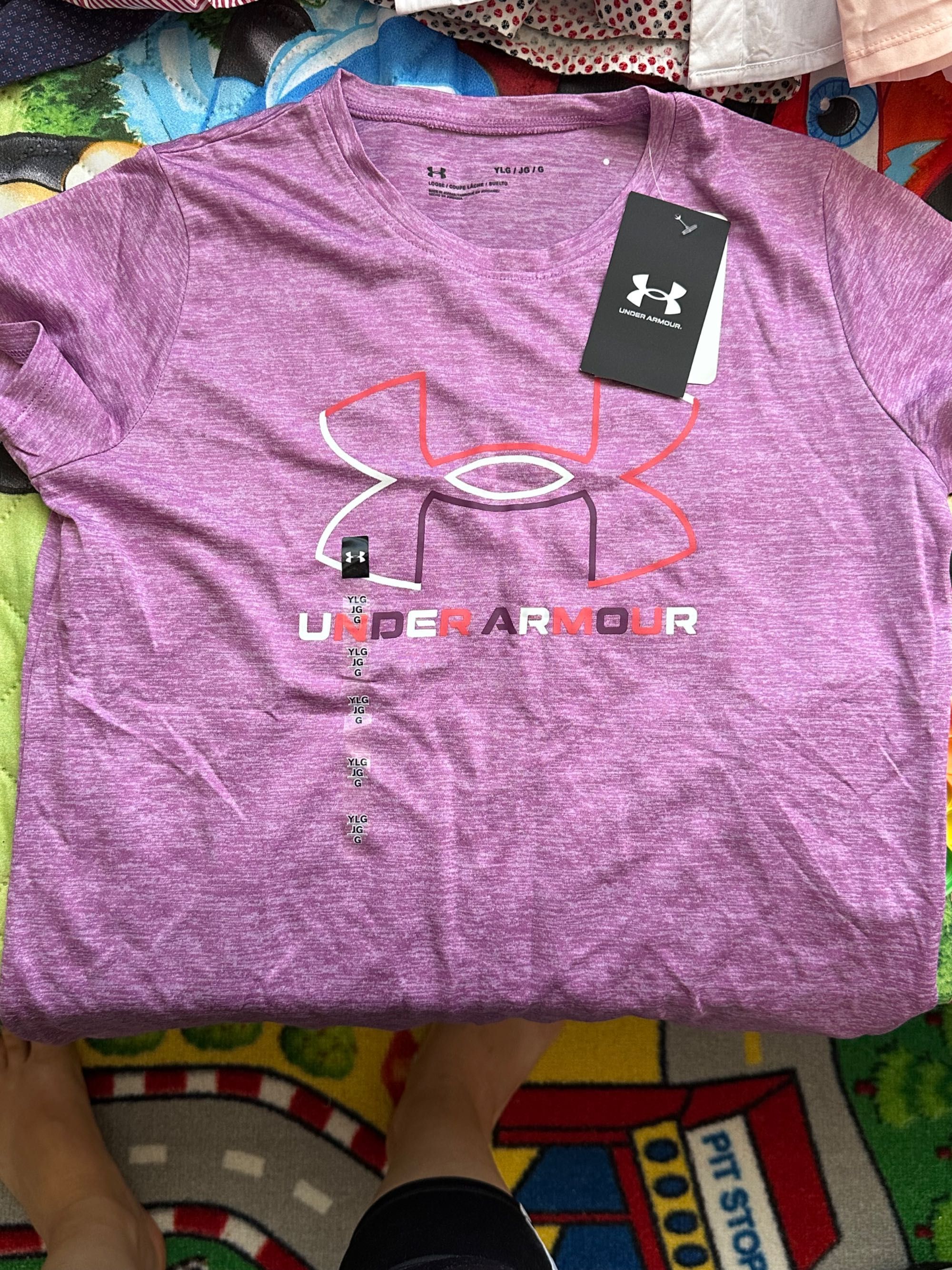 Юношеска дамска тениска Under armour, чисто нова