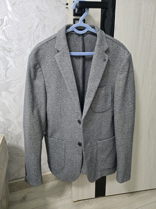 Пиджак продаётся