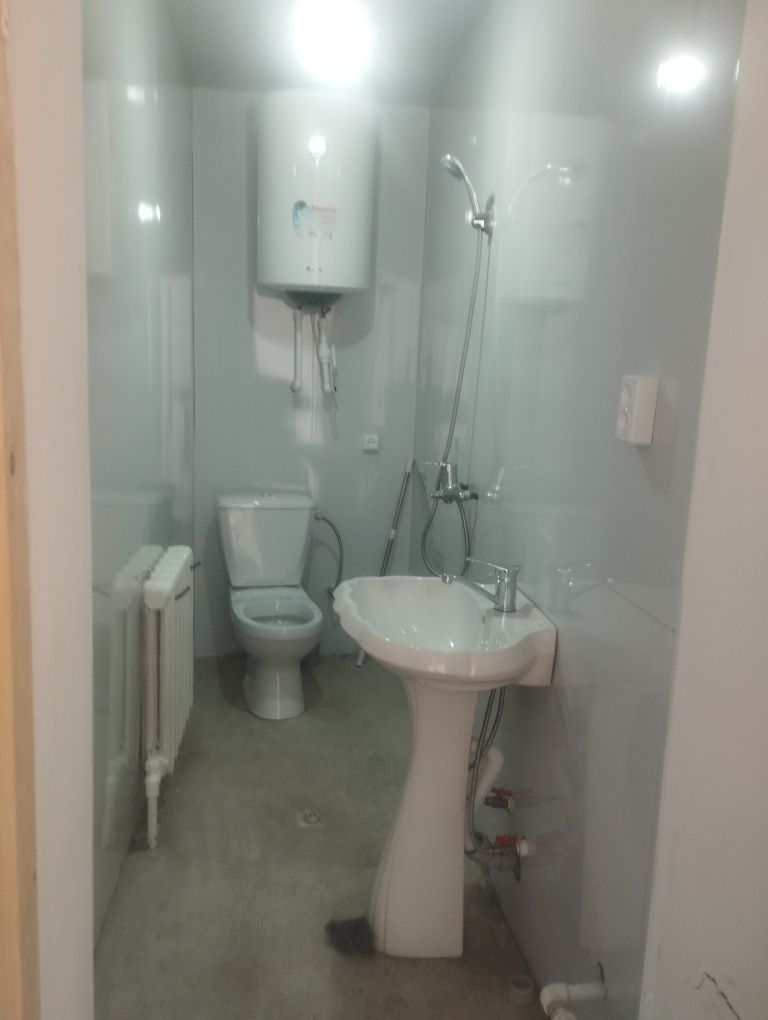Hovli ijaraga beriladi.