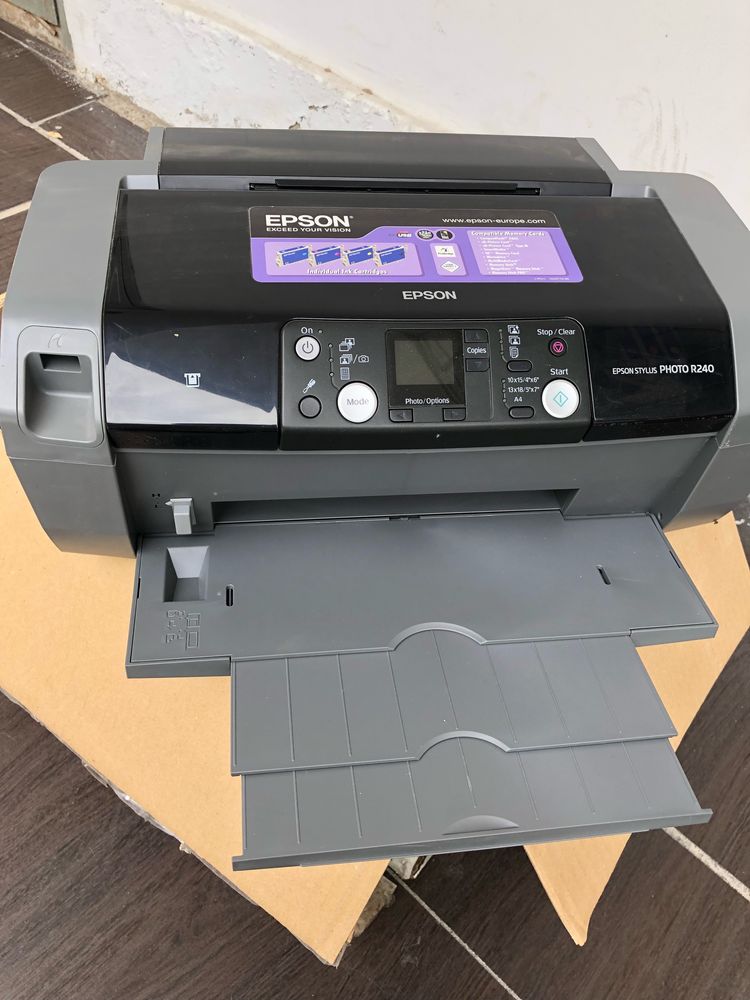 Срочно продам Цветной принтер Epson