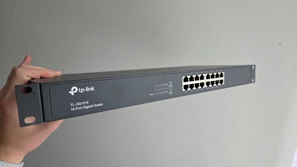Switch TP-Link TL-SG1016, 16 porturi gigabit