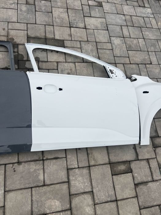 Laterala ușa aripa Dacia Logan 3