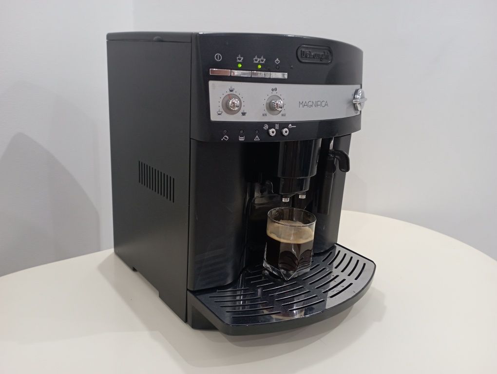 expresor / espressor DeLonghi magnifica