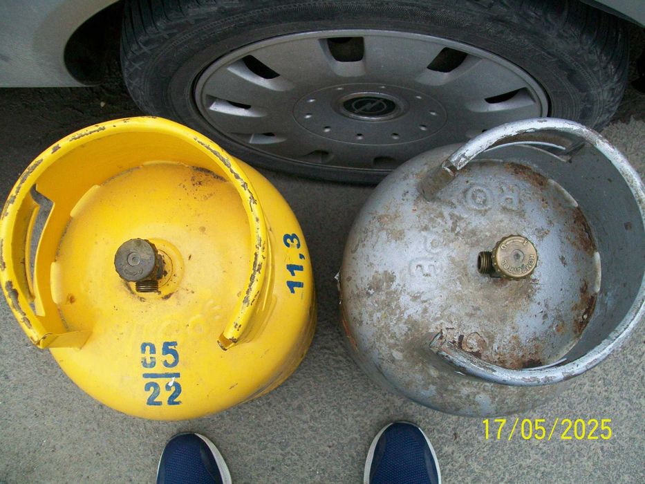 Butelii galbene una goala si una cu gaz 3/4