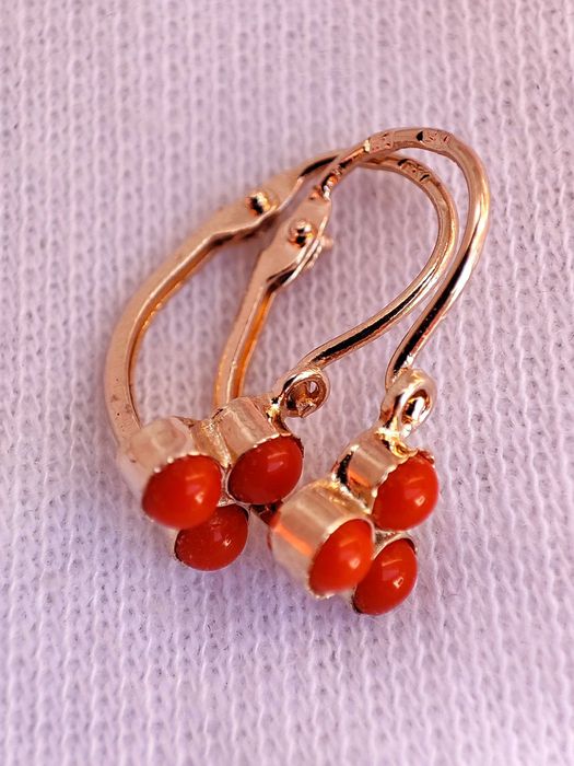 Cercei Aur 14K Copii Fetite Coral Rosu Montura 3 Petale Bezel