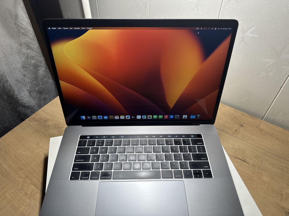 MacBook Pro 15 inch 2017, i7 16GB/256SSD