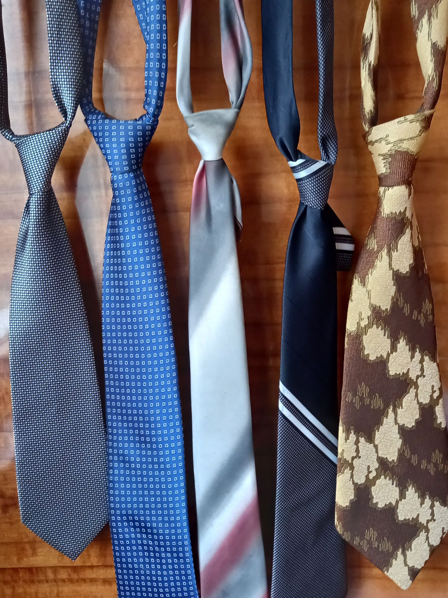 Diferite  cravate