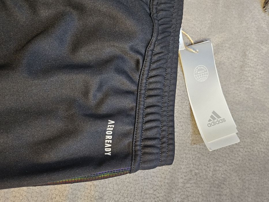 Чистно нов клин на adidas