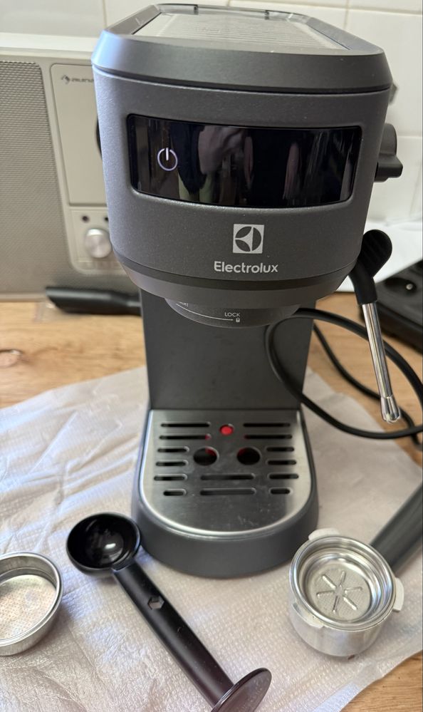 Еспресо кафемашина Electrolux