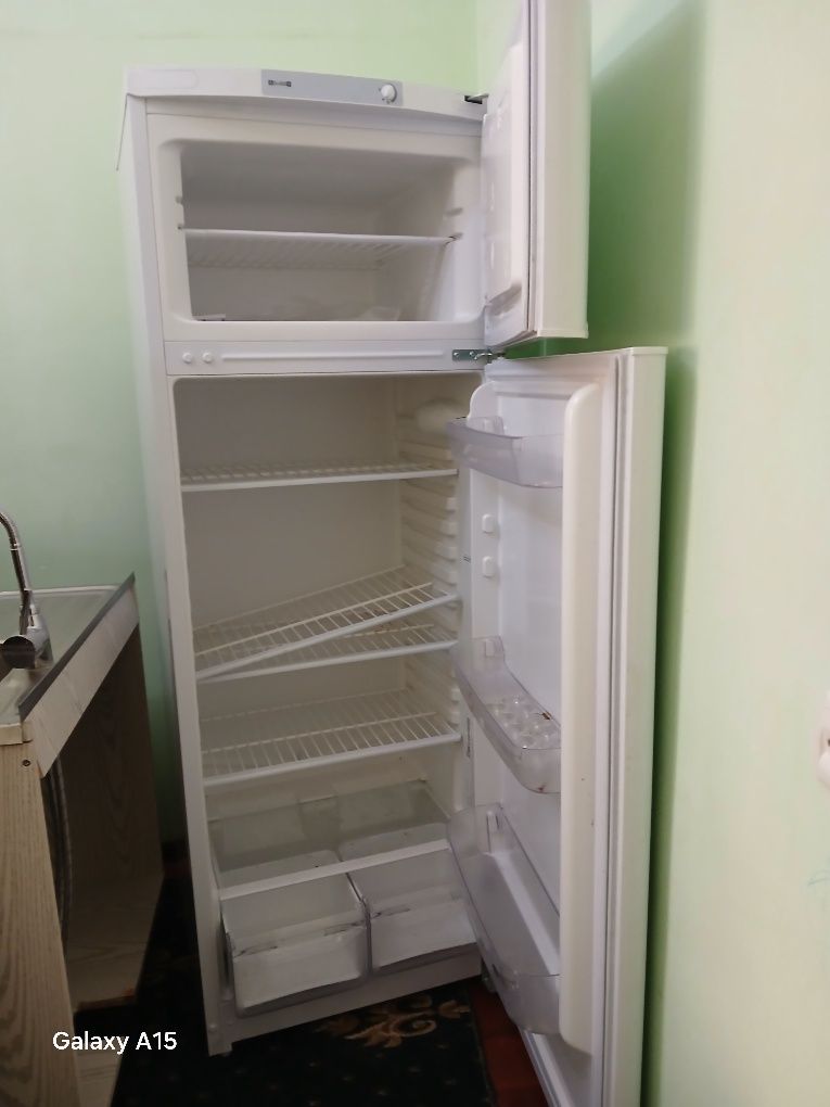 Indesit xaladilnik sotiladi
